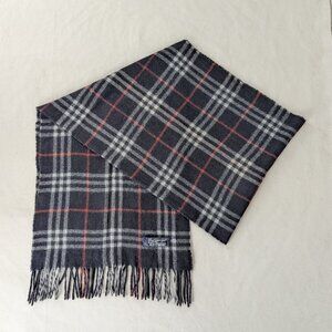 Burberrys Lambswool Scarf Black – Unisex Classic Check – Pre-Owned – Cozy Luxury